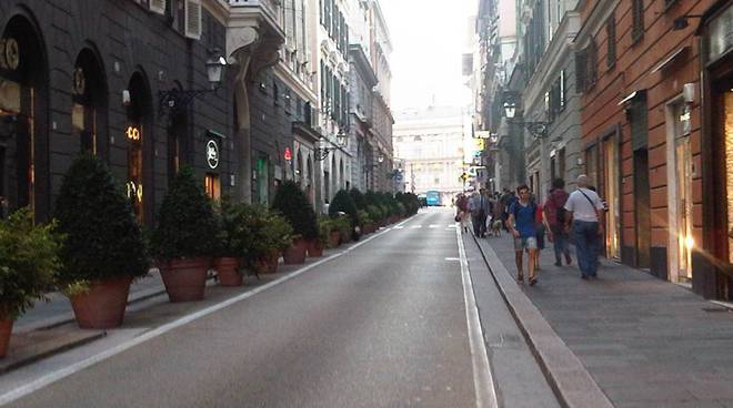 Genova, chiusa via XXV Aprile per una perdita d'acqua