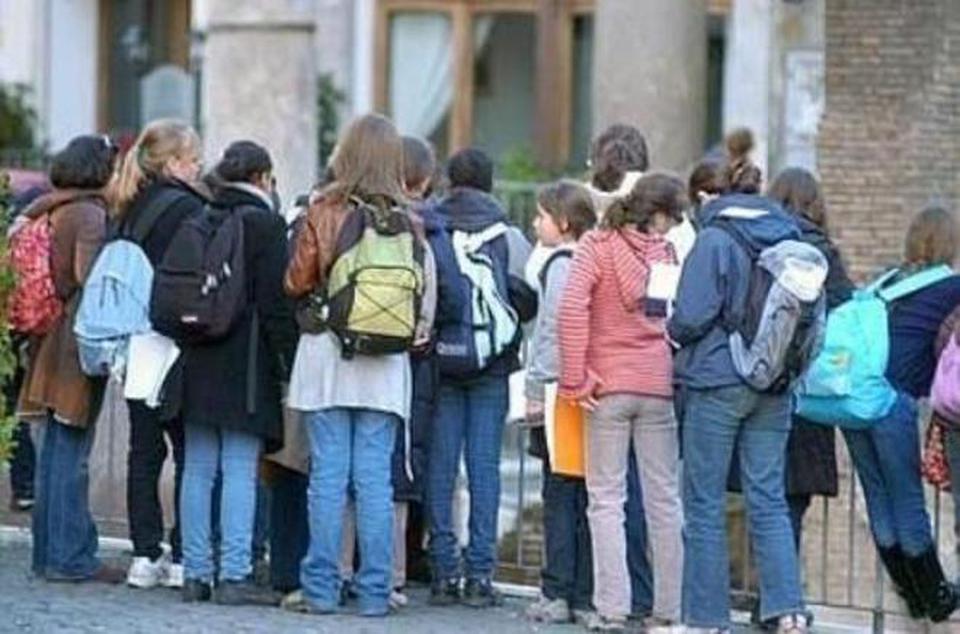 Studente drogato in gita, il preside sospende la classe