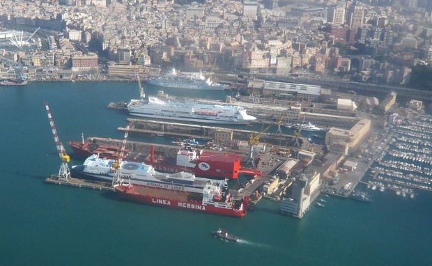 Genova, scoperta officina abusiva nell'area delle riparazioni navali