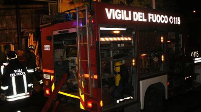 Massi e alberi sull'Aurelia, doppio intervento dei vigili del fuoco nell'Imperiese