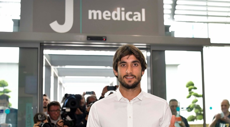 Genoa, visite mediche per il portiere Perin con la Juventus 