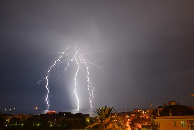 Tempesta di fulmini in Liguria, in 6 ore oltre 2mila lampi 