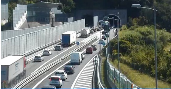 Si apre un cantiere in Valbisagno e anche in autostrada il traffico va in tilt