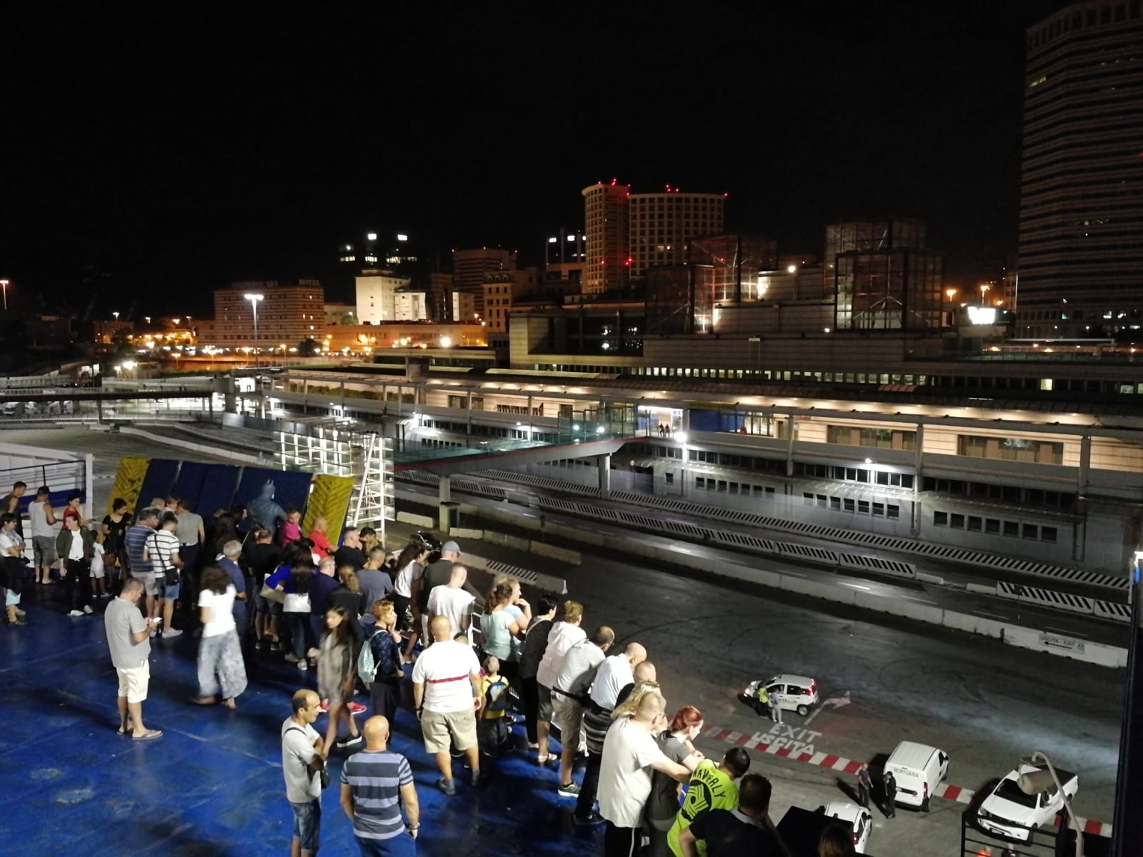 Genova, malore a bordo della Tirrenia: morto un passeggero, la nave parte con oltre due ore di ritardo 