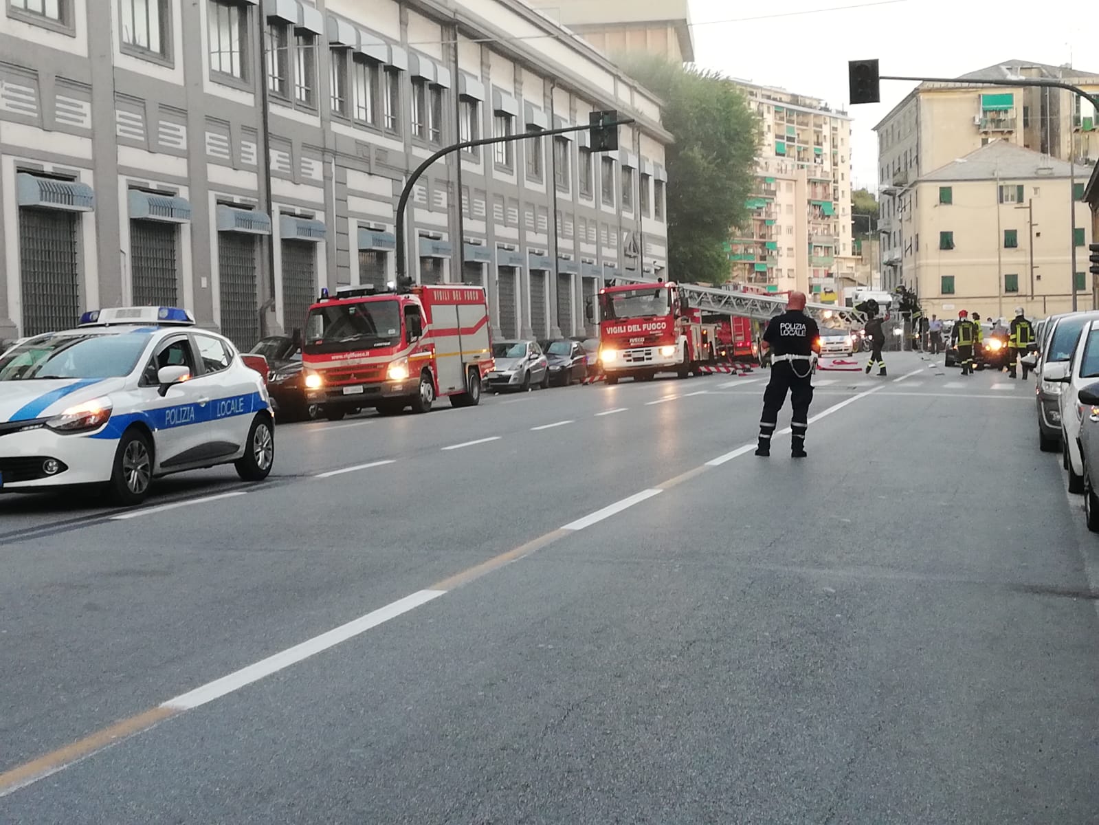 Sestri Ponente, incendio alla palazzina ex Marconi