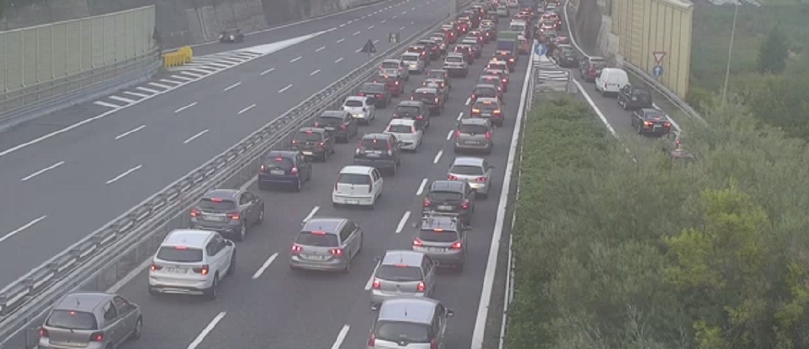 Code da rientro sulle autostrade liguri, traffico intenso su A10 e A12 