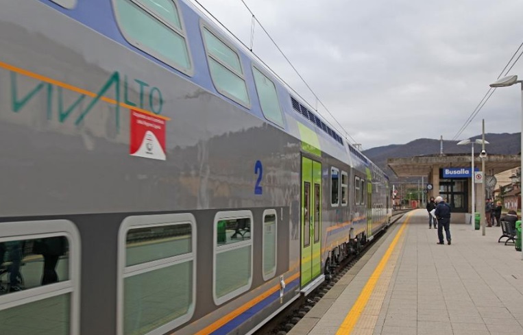 Gli chiede il biglietto, lo prende a pugni: ancora violenza ai danni di un capotreno