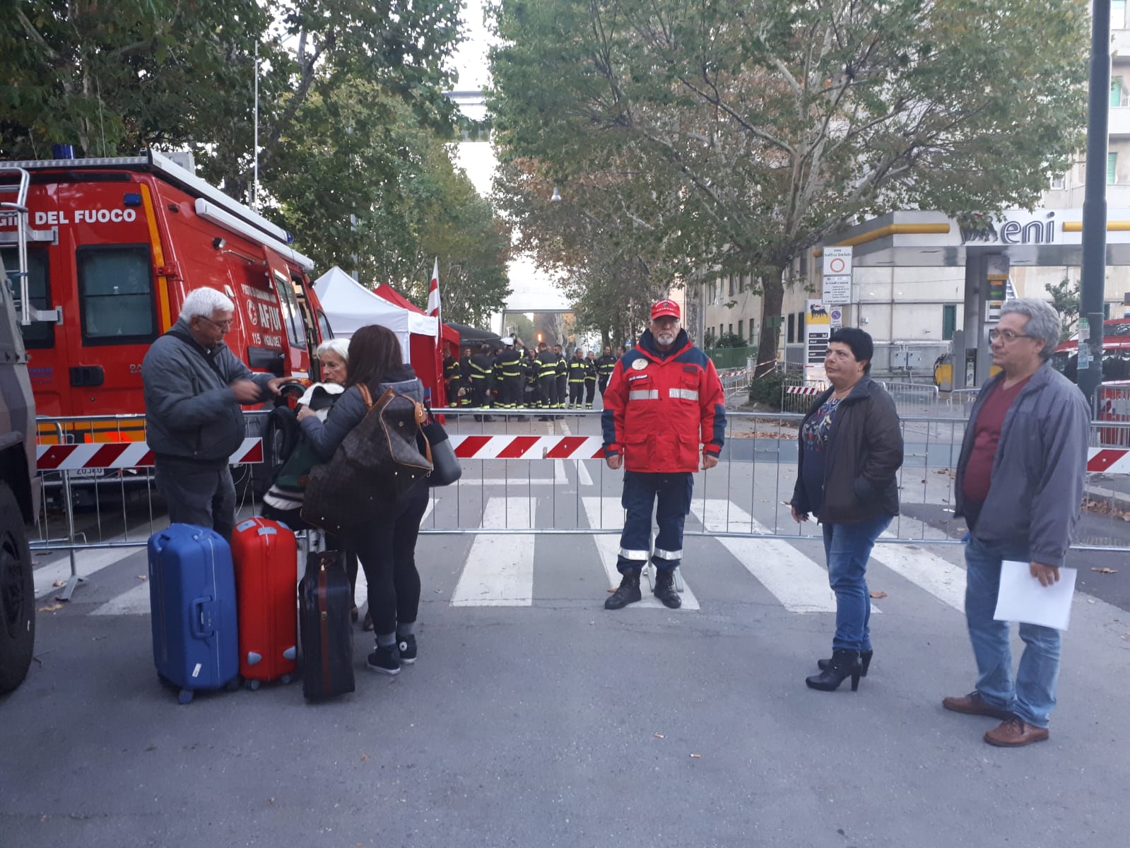 Si attivano i sensori, bloccati i rientri in via Porro per alcuni minuti: 