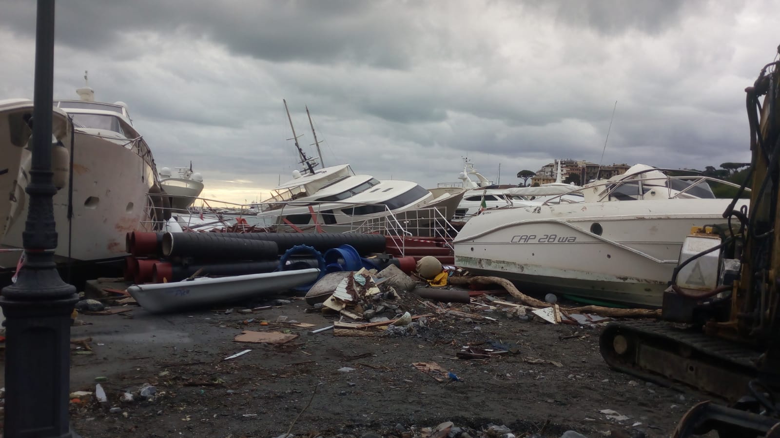 Rapallo distrutta dalla mareggiata, il sindaco al governo: 