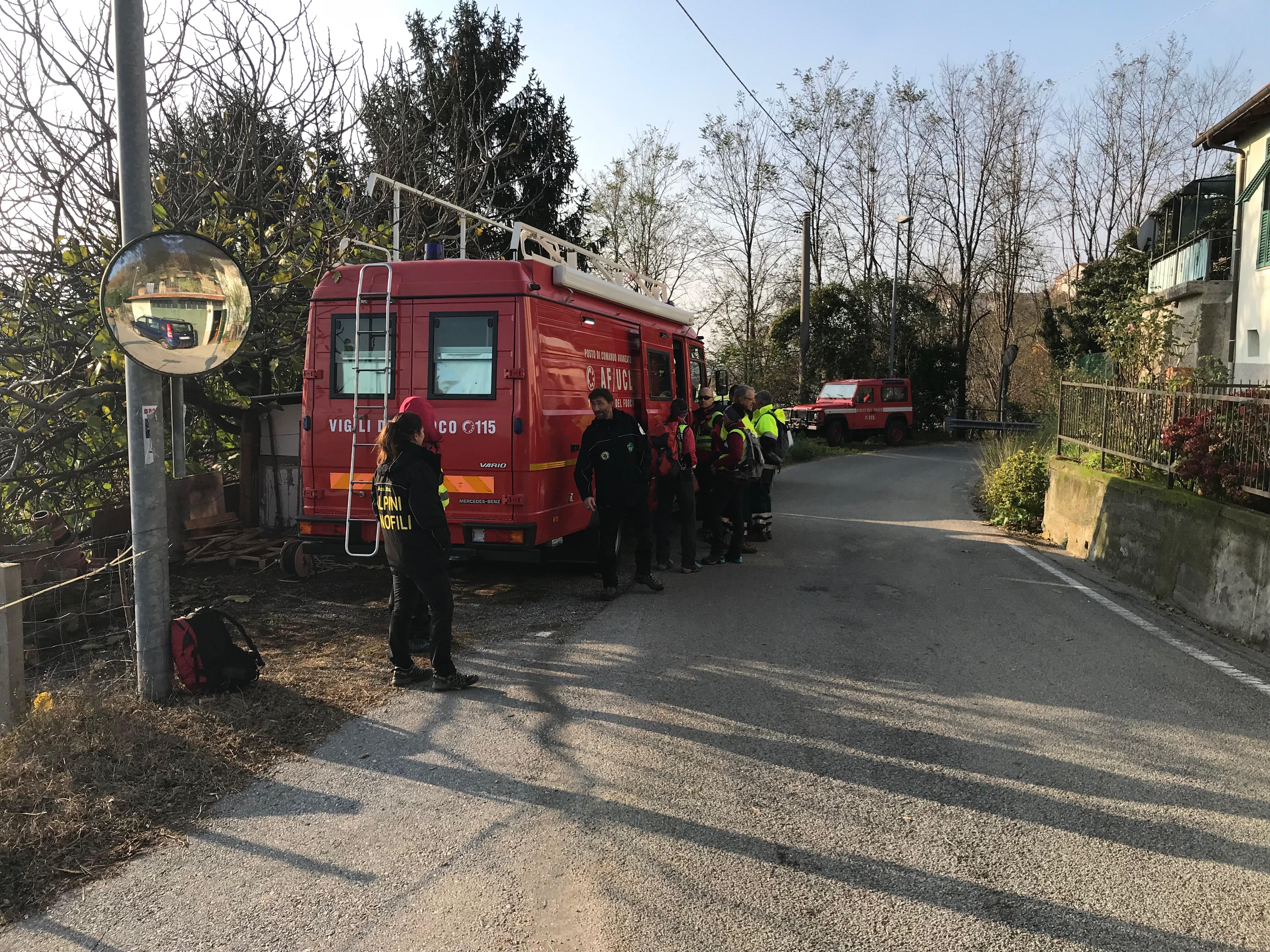 Fungaiolo disperso: ritrovati bastone e cestini, ricerche ancora in corso