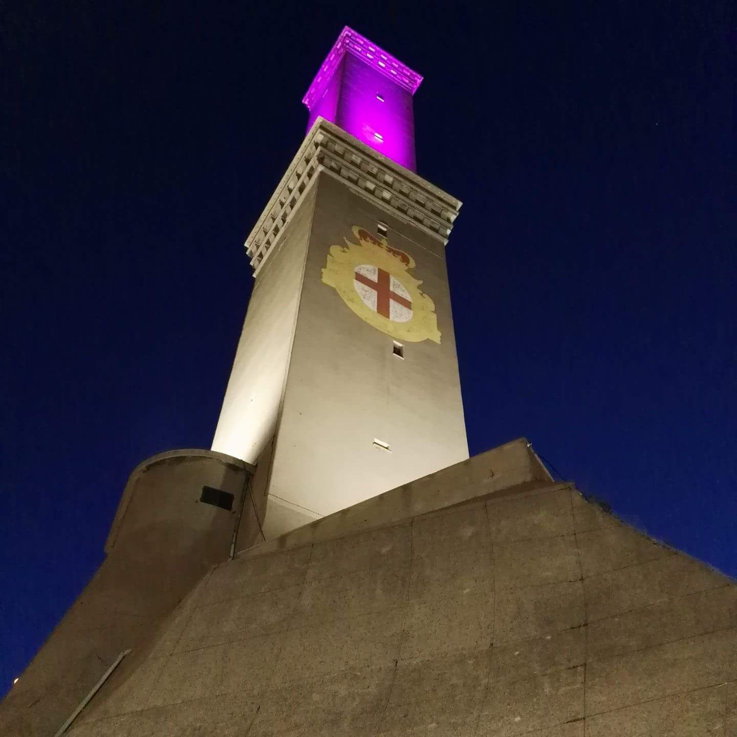 10° Giornata mondiale della prematurità, a Genova s'illumina la Lanterna e la fontana di De Ferrari   