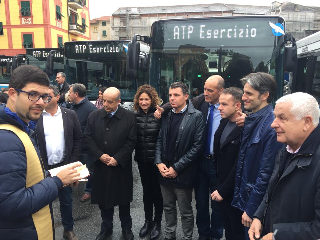 Rapallo, il rilancio del Tigullio sale sul bus: presentati 6 nuovi mezzi