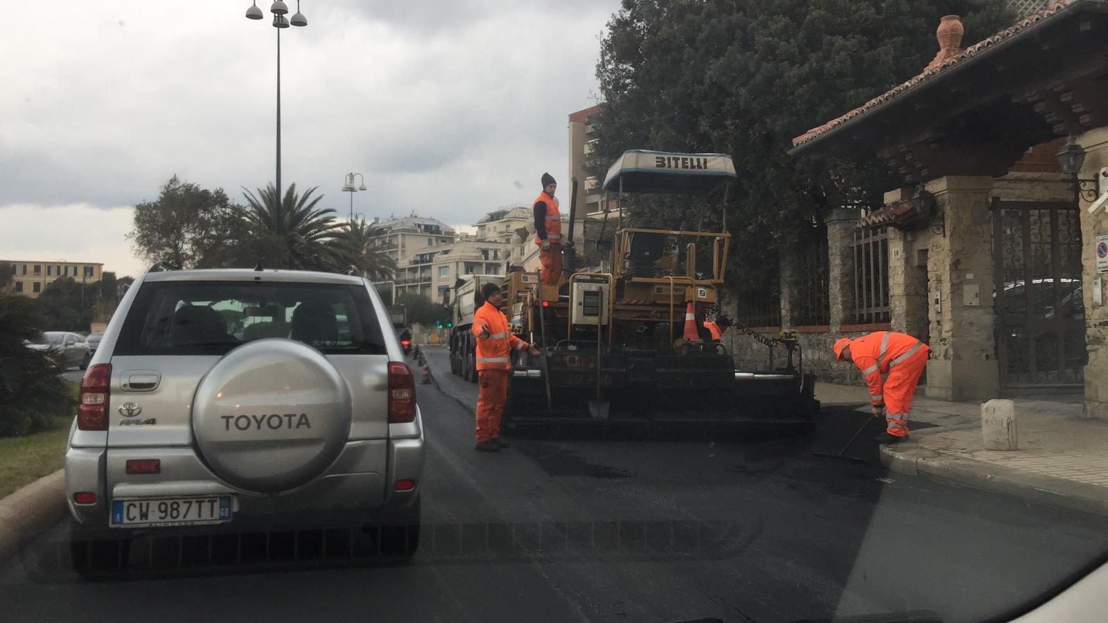 Lavori al manto stradale in Corso Italia: code e disagi al traffico   