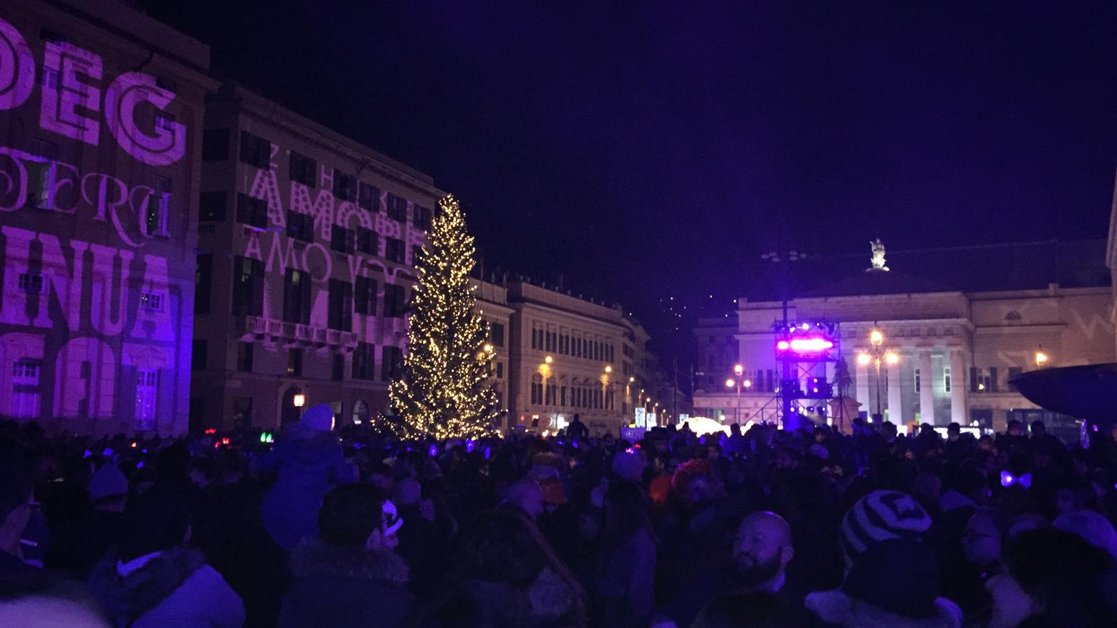 Sparano a salve durante la festa in piazza De Ferrari, tre denunciati