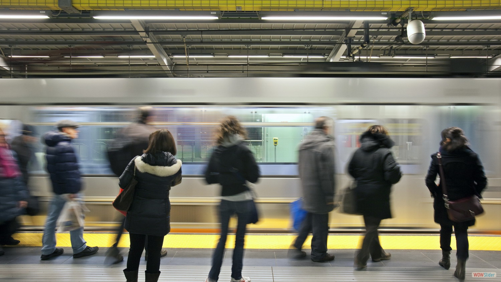 Prende la metro senza il papà, ritrovato bimbo dal personale Amt