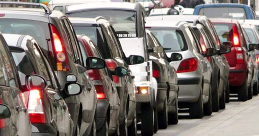 Incidente in centro a Genova, traffico bloccato in piazza Corvetto