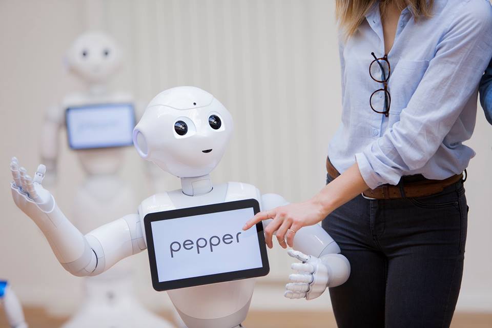 Dall'Iit agli ospedali italiani, arrivano i robot umanoidi Pepper e R1