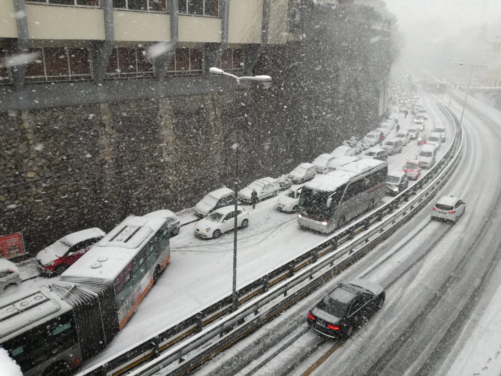 Neve a Genova, Bucci non si nasconde: 