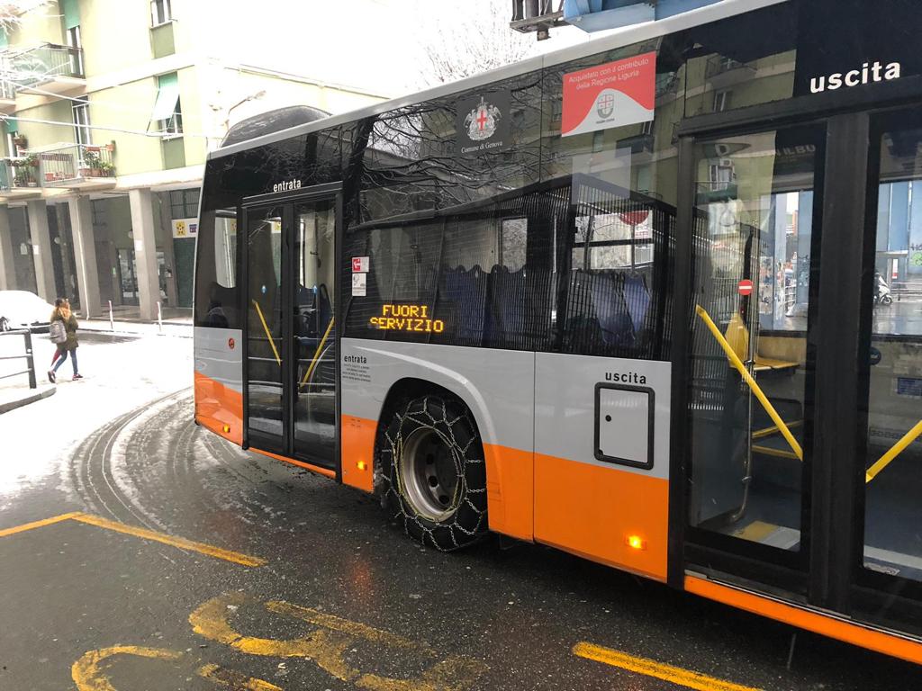 Bus a Genova, limitate solo due linee 