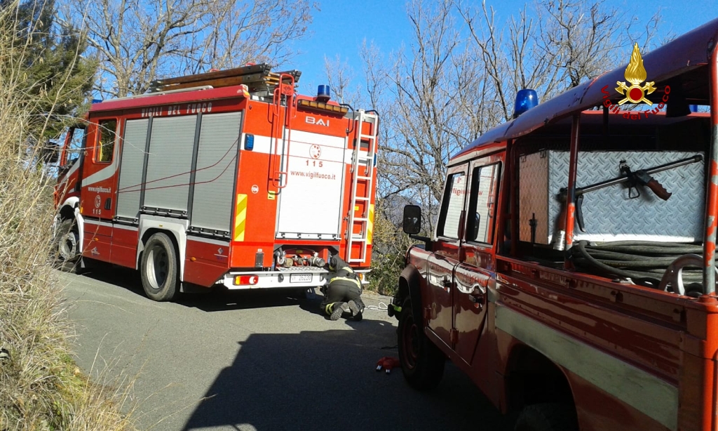 Scivola sulle alture di Mezzanego e si  frattura una caviglia: soccrso dai vigili del fuoco