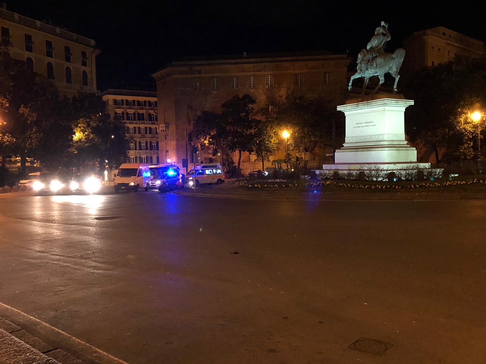 Incidente in piazza Corvetto: scooterista all'ospedale  