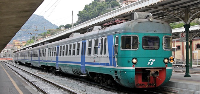 Treni, sindacato in sciopero: venerdì di disagi per i pendolari 