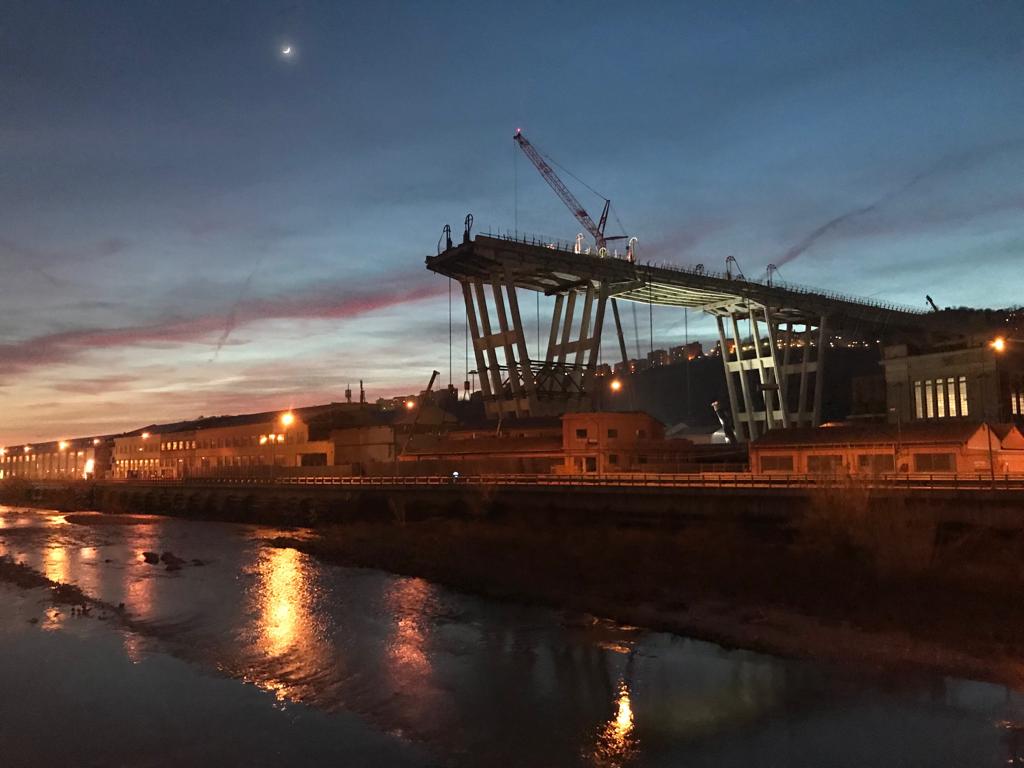 Ponte Morandi, si lavora sulla trave di 40 metri. La ditta: 