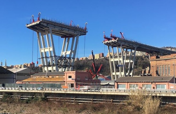 Ponte Morandi: nella notte il taglio, mercoledì mattina giù la seconda trave