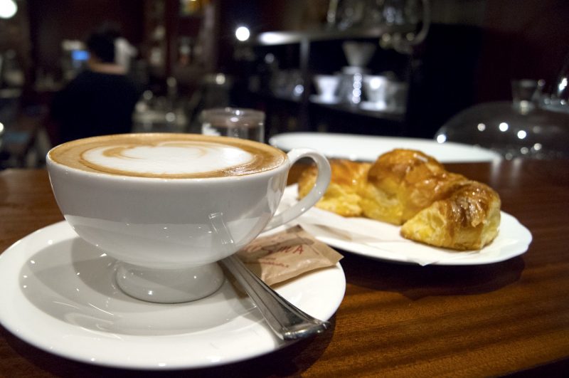 Oltre a caffè e brioches vendeva anche la droga, arrestato barista del centro