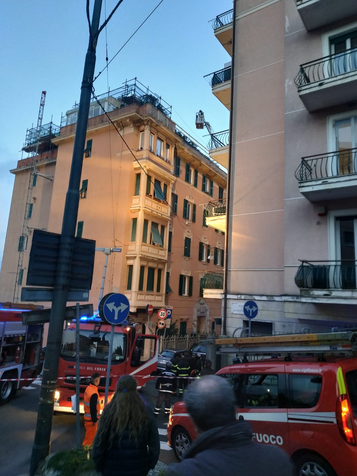 Genova: incendio in un palazzo di via Cabella, strada riaperta al traffico