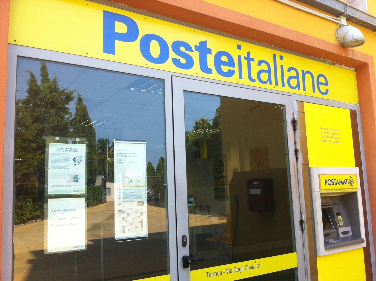 Invalida ritira la pensione alle Poste, aggredita e rapinata da due malviventi 