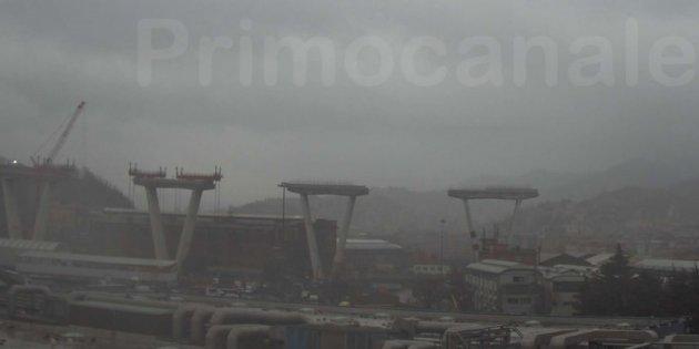 Ponte Morandi, amianto e rischio ritardi. I Vigili del Fuoco presentano un esposto