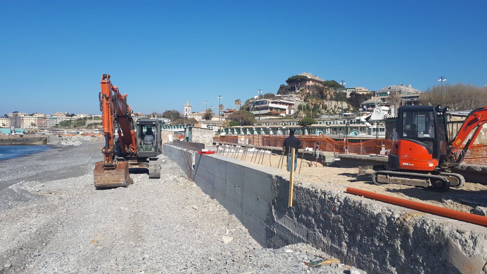 Dopo il 'bombardamento' per la spiaggia del Lido di Genova ecco il ripascimento