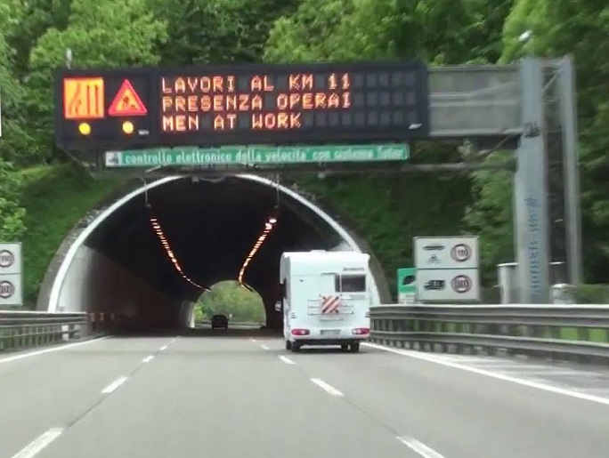 Pedone investito sulla A26, il caso fa scuola: chi guida non ha colpe