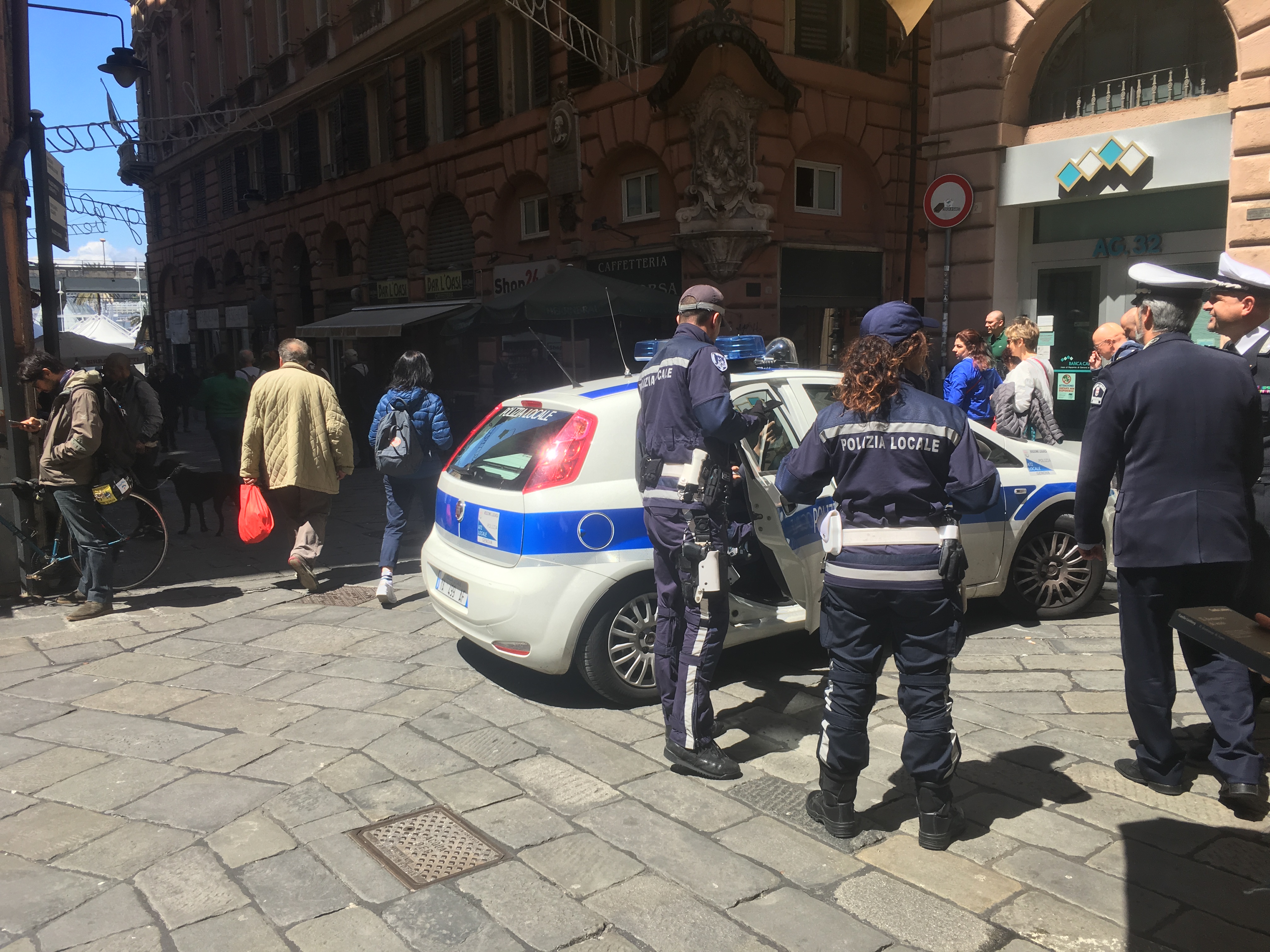 Genova, furto in pieno centro davanti agli occhi dei turisti: preso e arrestato