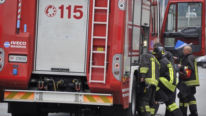 Incendio in un appartamento a Sampierdarena: muore cane