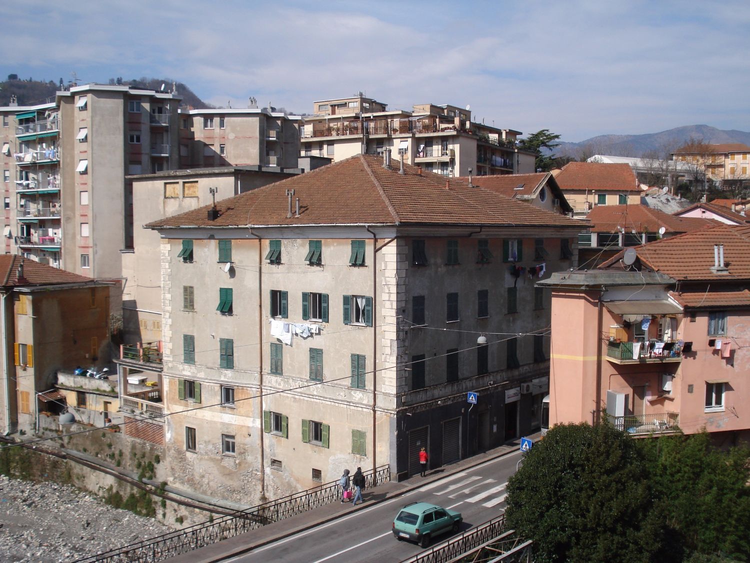 Crolla soletta di un tunnel, 150 persone evacuate a Pontedecimo