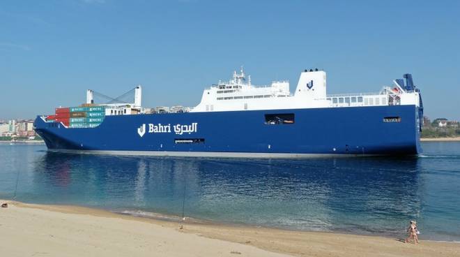 Nave delle armi in arrivio a Genova, i cattolici si uniscono alla protesta