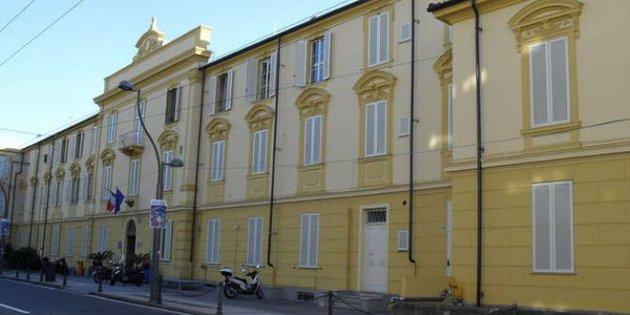 Scuola Pascoli inagibile a Sanremo, balletto sulle mail e sul rischio corso