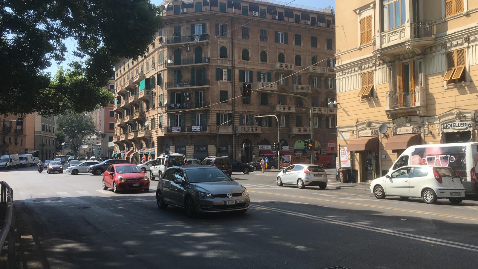 Genova, semafori in tilt in piazza Giusti