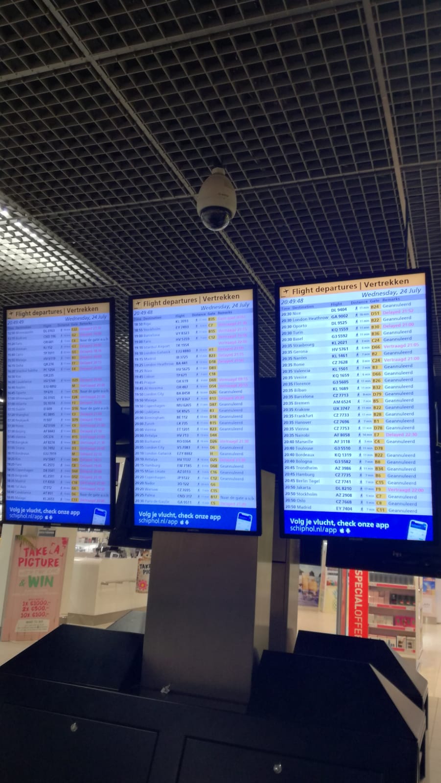 Studenti genovesi bloccati da ieri all'aeroporto di Amsterdam