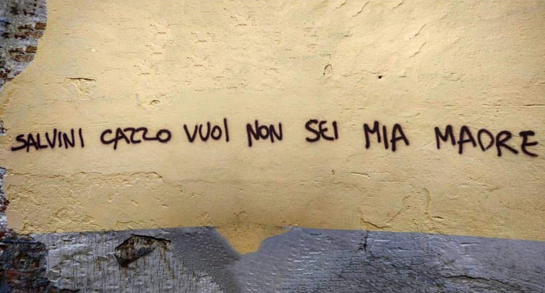 Scritte contro Salvini, Toti, Bucci e Garassino in centro a Genova