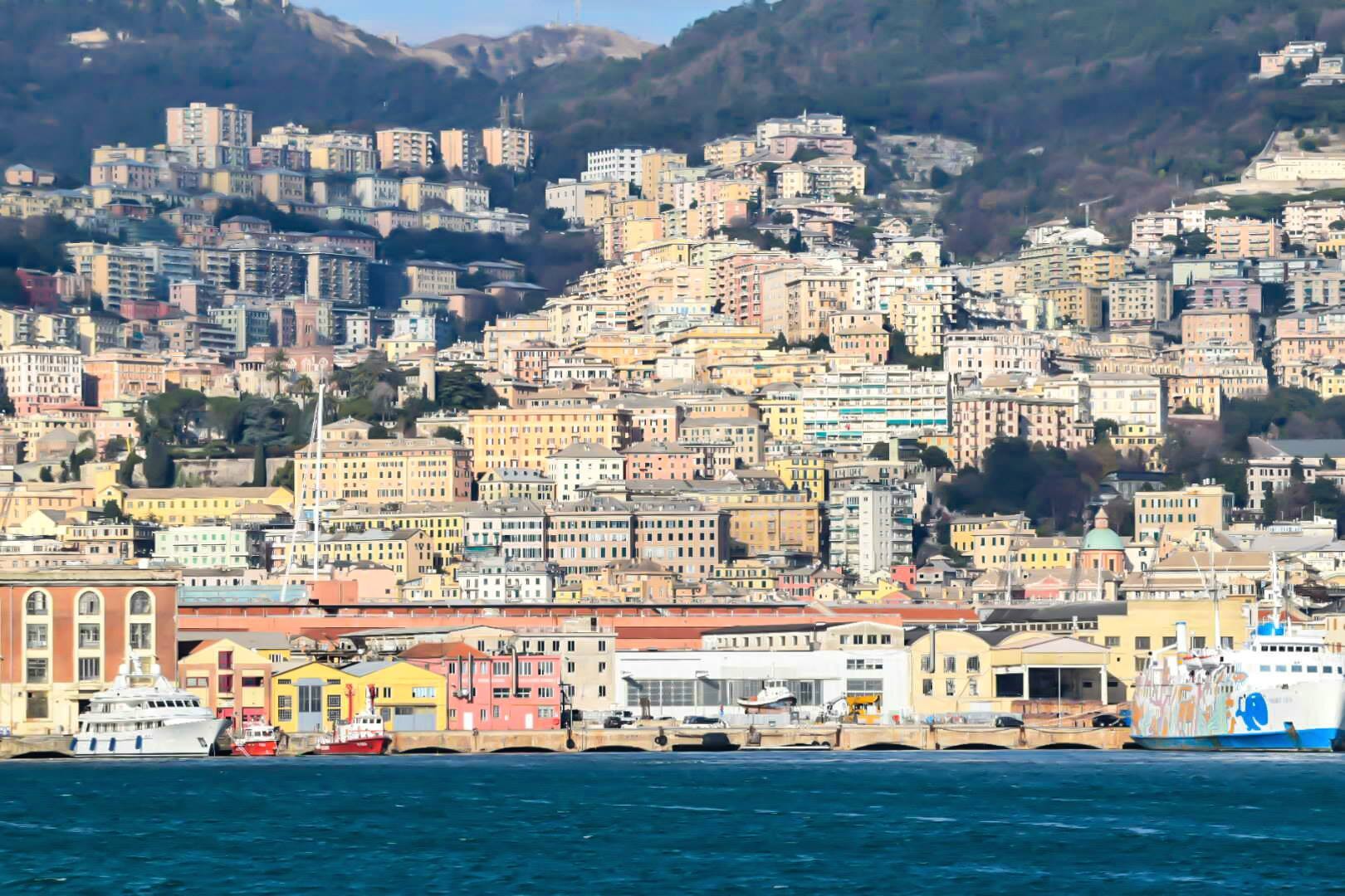 Affitta case vacanze a Genova e non dichiara 80mila euro: denunciata