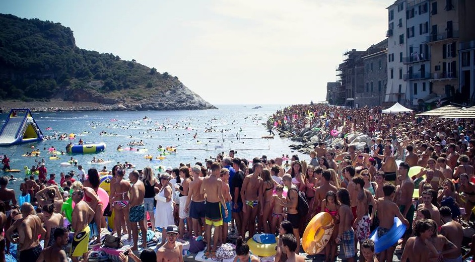 Turismo in Liguria, successo per la piscina naturale di Porto Venere