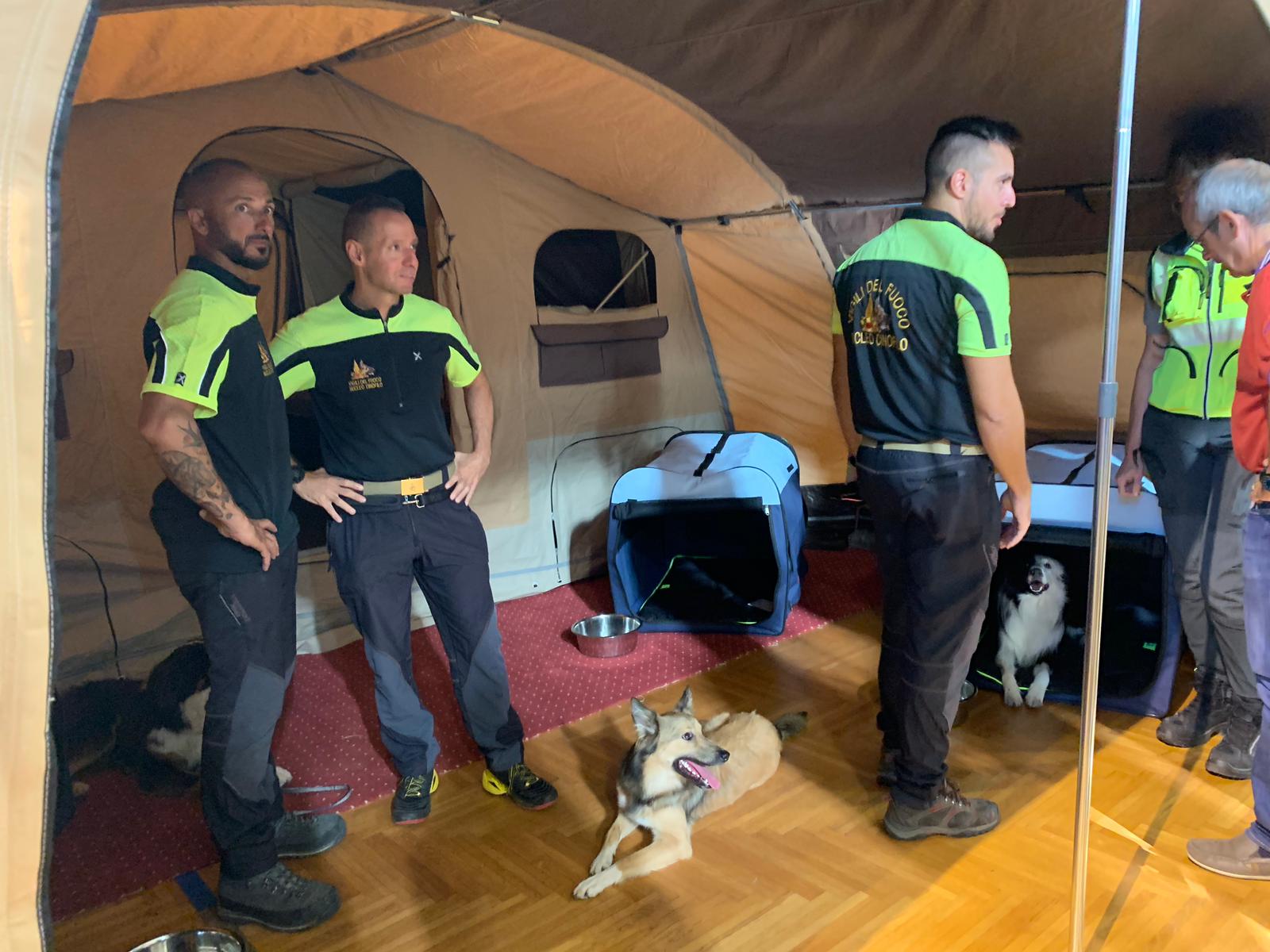 Una tenda da campo e un'automedica, il doppio regalo speciale per pompieri e ospedale San Martino