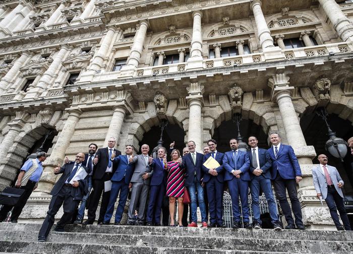 Legge elettorale, consegnato in Cassazione il quesito per il referendum