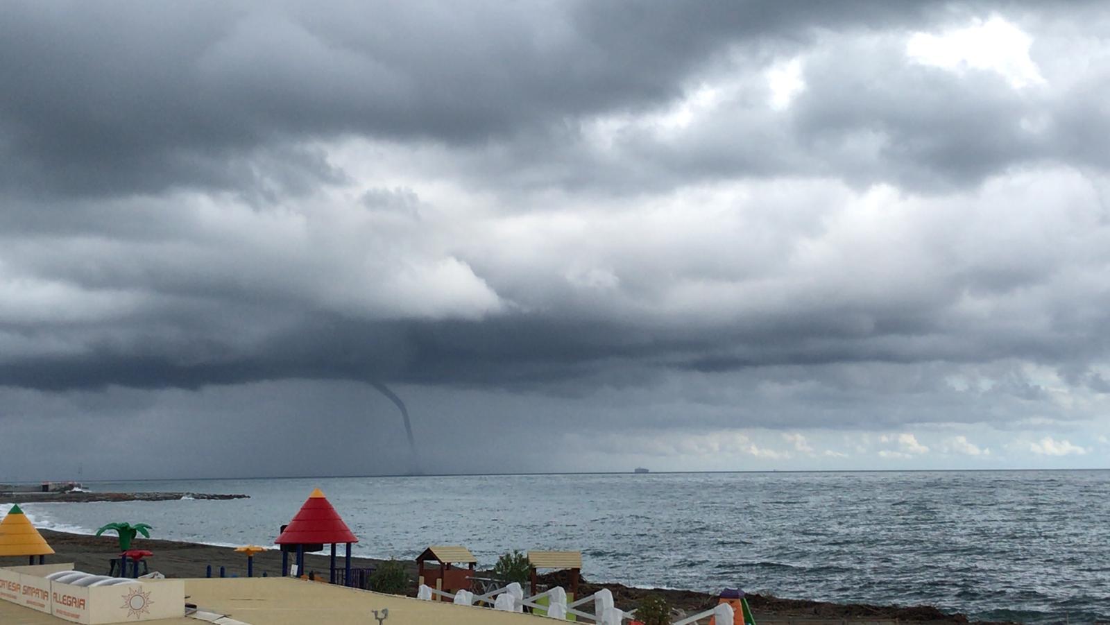 Maltempo in Liguria, tromba marina tra Varazze e Arenzano