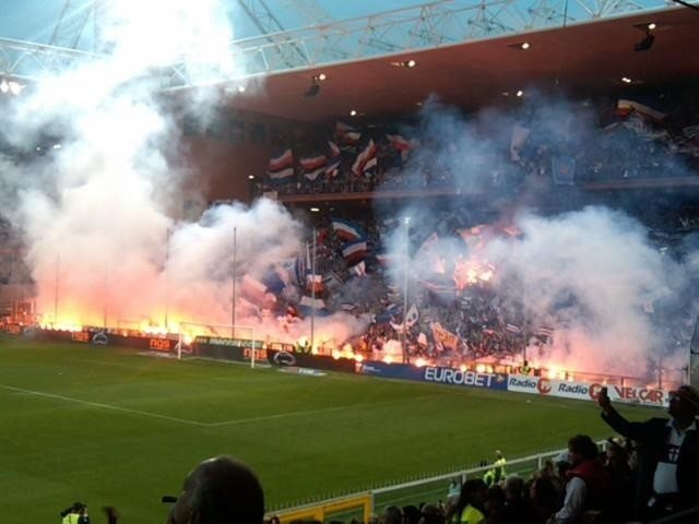 Fumogeni contro i romanisti, la digos identifica 17 tifosi della Sampdoria