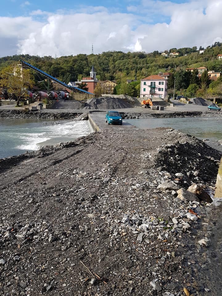 Maltempo, guado crollato sul torrente Secca: dopo un mese ricostruito il passaggio carrabile 