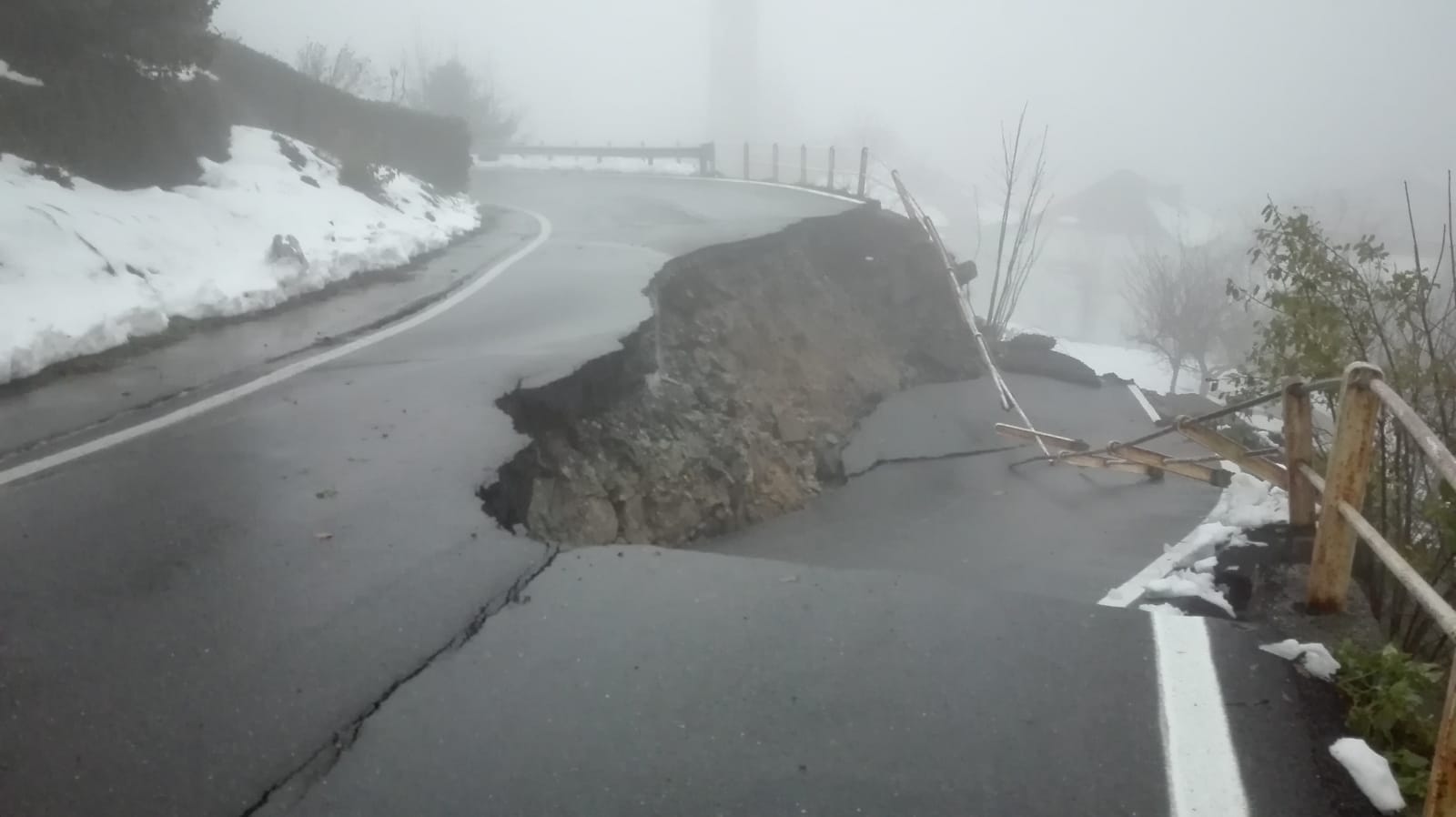 Frana a Urbe sulla provinciale 40, il sindaco: 